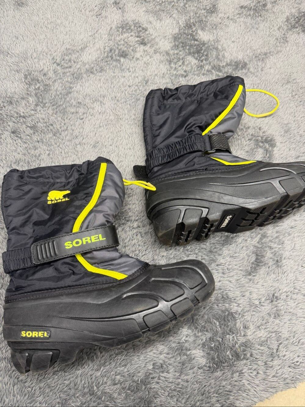Sorel Super Trooper Snow Boots Size Boys 4 Black/Yellow in good shape!